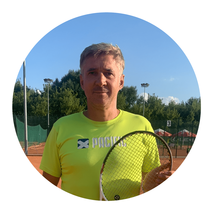Artur Maroszek – doświadczony trener tenisa ziemnego na kortach w Radomiu
